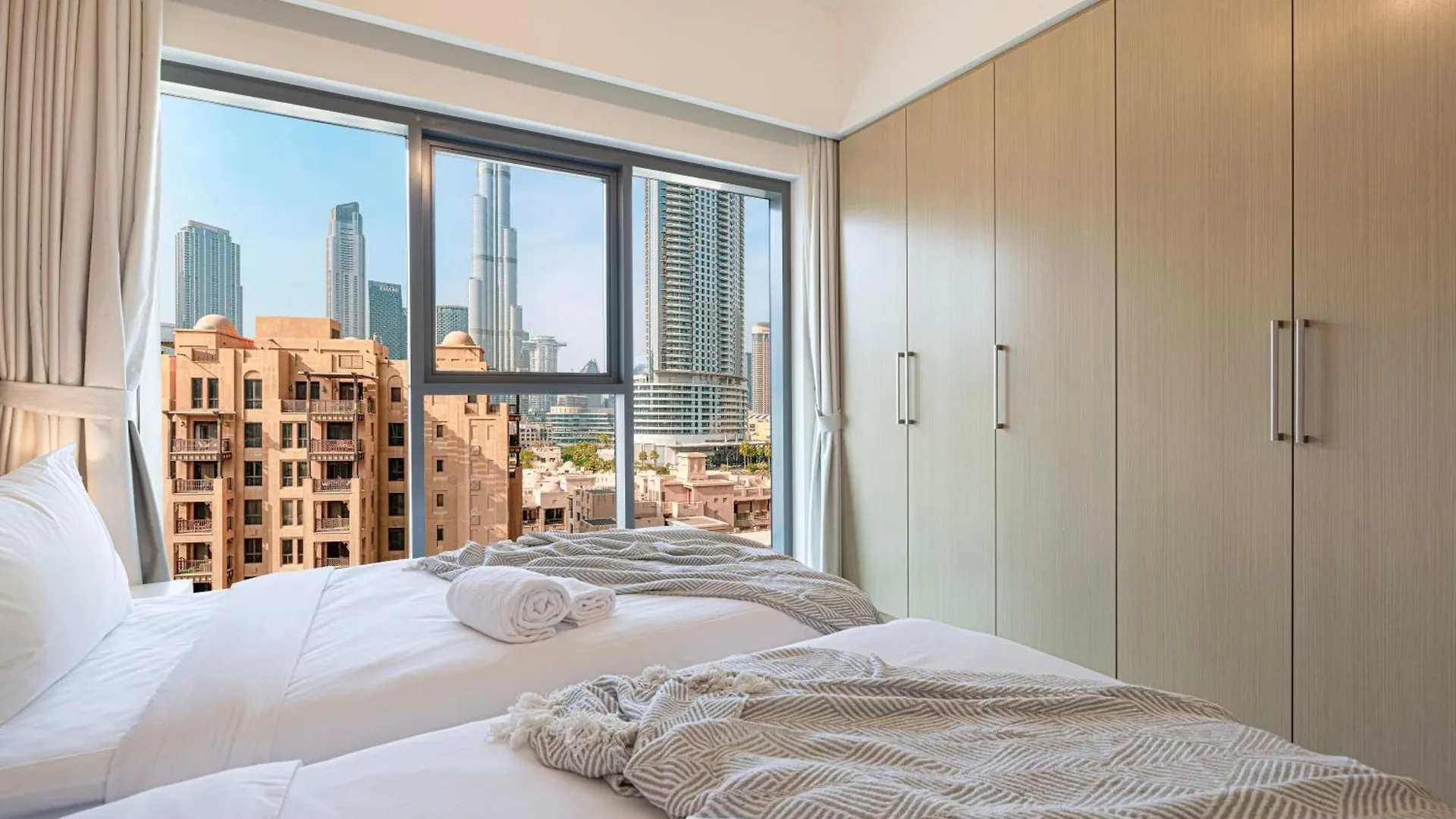 Full Burj Khalifa View! Brand New 2 Bedrooms! 5Min Walk From Dubai Mall! 0*,