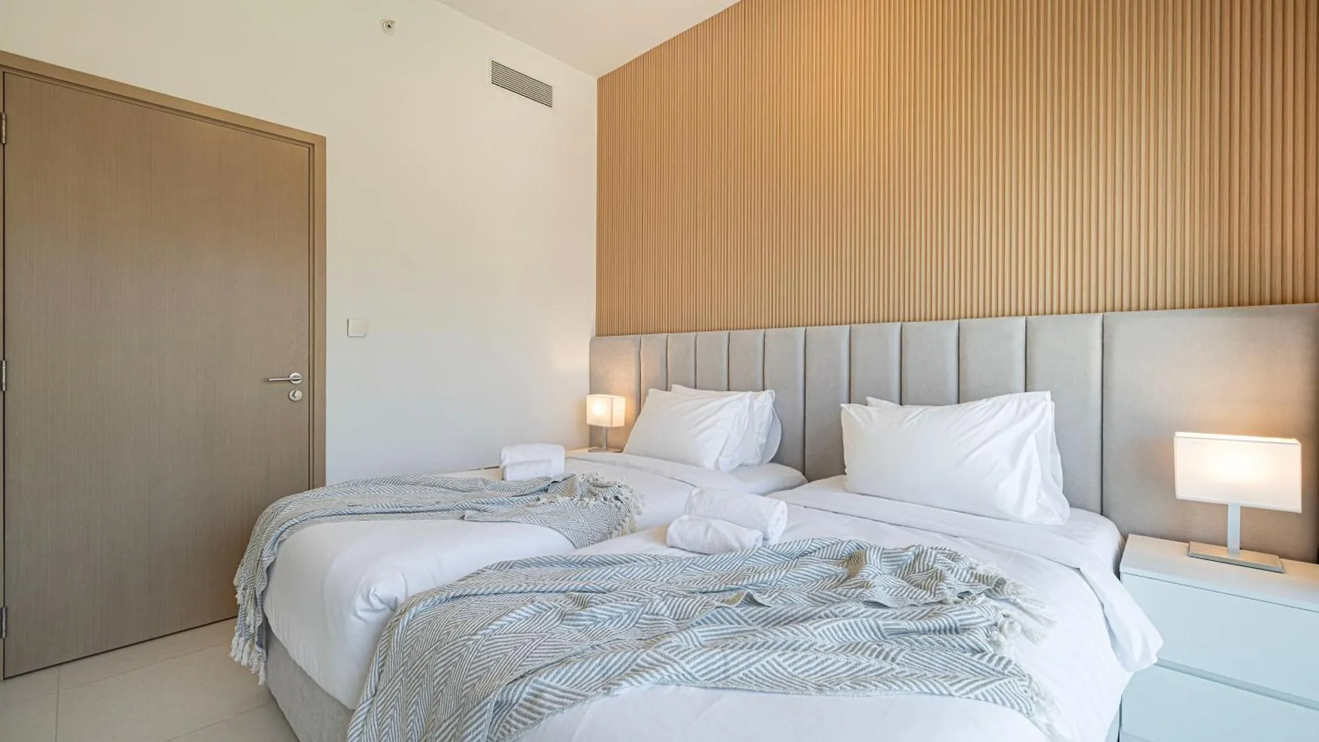 Full Burj Khalifa View! Brand New 2 Bedrooms! 5Min Walk From Dubai Mall! Apartment